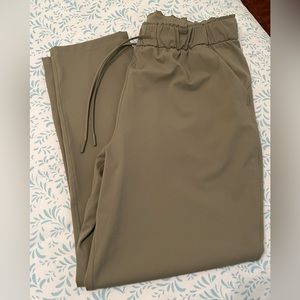 Lululemon women’s ankle pant - Size 10